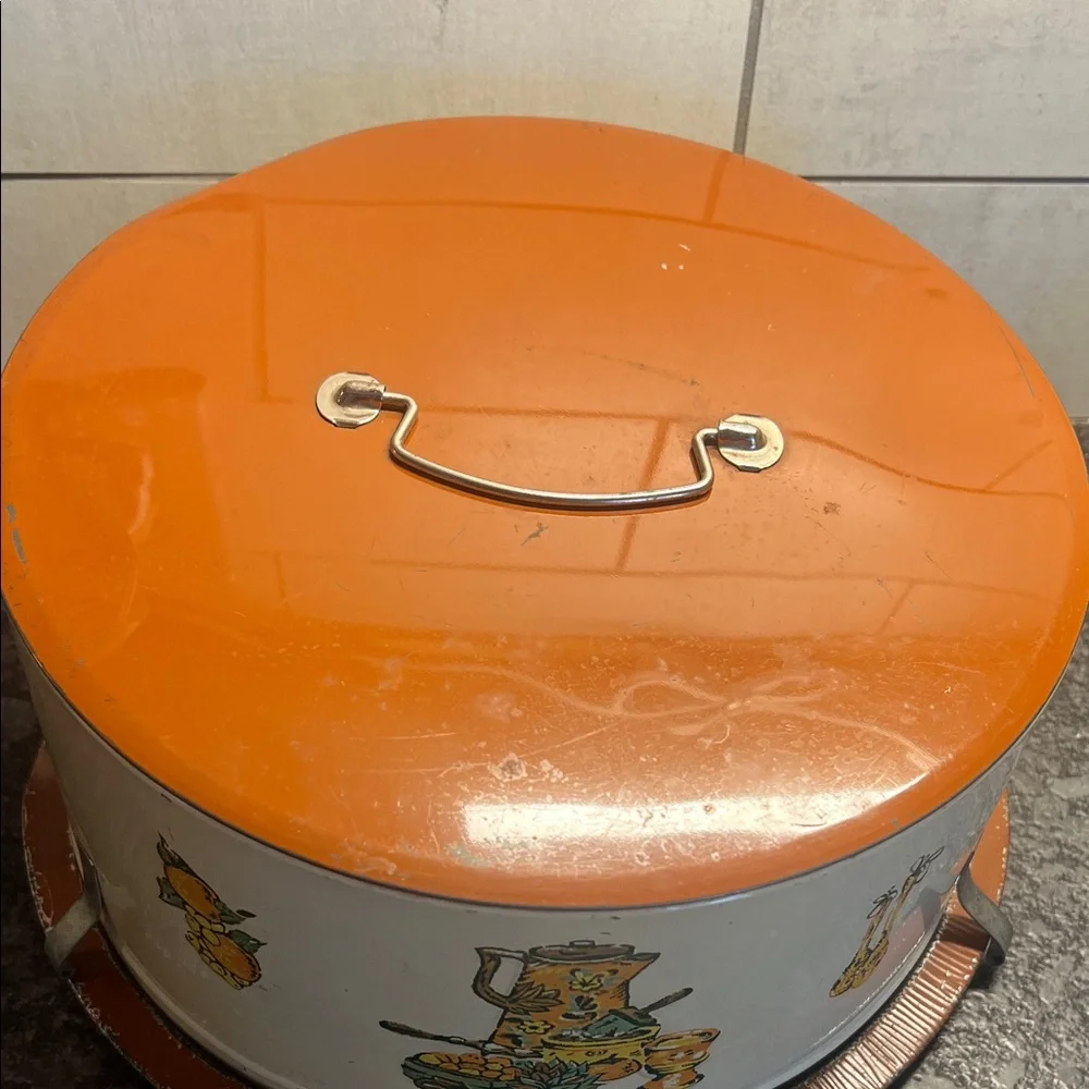 10” DECOWARE Vintage Tin Cake Carrier with Raised Kitchen Design painted on.